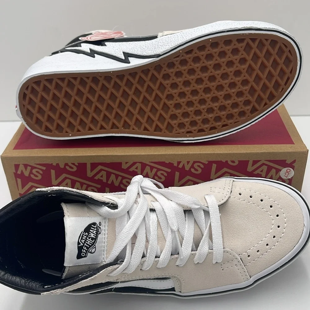 Vans WMNS High-Top Sneakers in Black White Sk8-Hi Bolt Antique White/Black